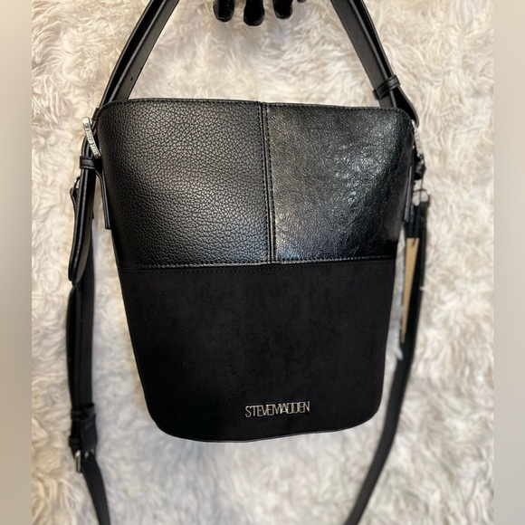 🖤🔥NWT- STEVE MADDEN STUNNING FAUX SUEDE AND LEATHER BCLARAA BUCKET BAG🔥🖤 - Picture 3 of 17